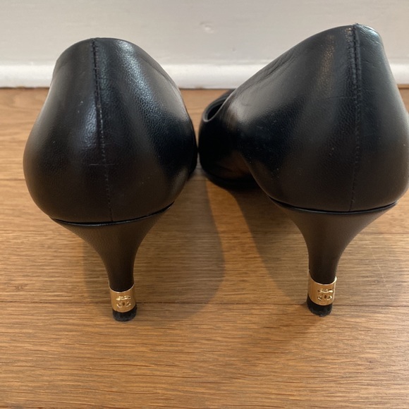 Chanel Point Toe Kitten Heel Pumps with Pearl detail 100% Authentic. - Picture 3 of 7